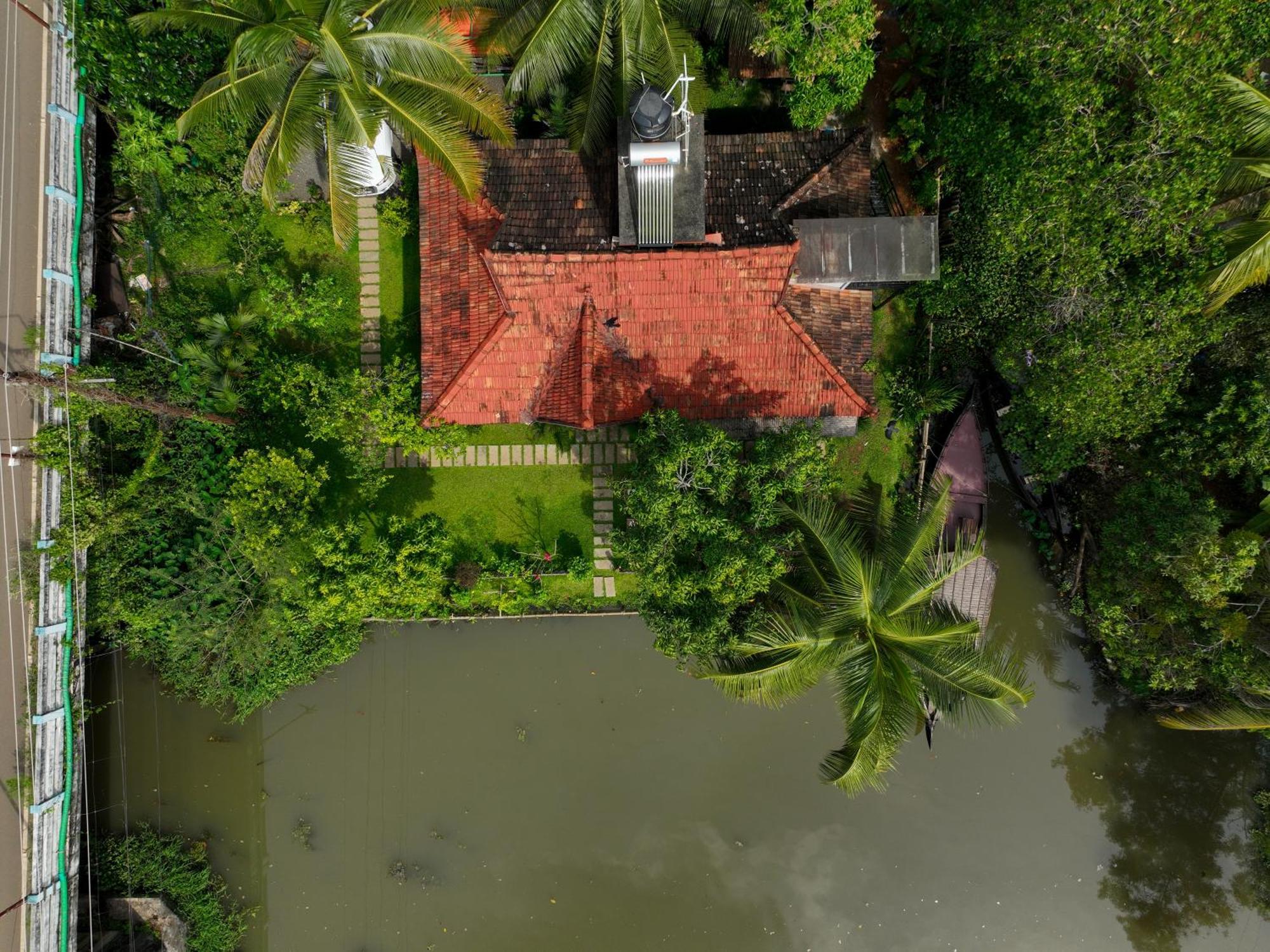 Gasthaus Little Chembaka Kumarakom Exterior foto